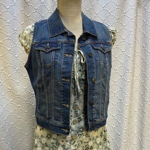 Old Navy size Small Petite‎ Blue Denim Vest with stretch button down timeless